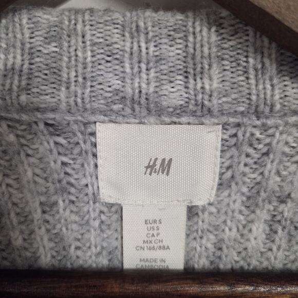 H&M Sweater Dress Cozy Soft Long Sleeve Gray Above Knee Length Size Small - Picture 3 of 6